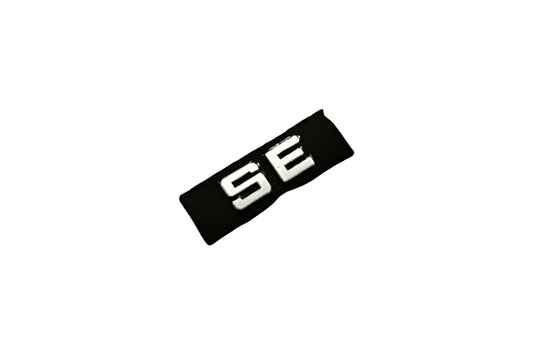 {"media":[{"id":"gid://shopify/MediaImage/35861551513814","alt":"Land-Rover-Aftermarket-CR.SE-Rear-Tailgate-Badge-\"SE\"-Black-RANGE-ROVER-SPORT-2005-2009-L320-RANGE-ROVER-EVOQUE-L551-DEFENDER-L663-DISCOVERY-SPORT-L550-RANGE-ROVER-VELAR-L560","type":"IMAGE","src":"https://cdn.shopify.com/s/files/1/0625/2815/9958/files/resim_8d02303d-bd35-4b93-b1e9-7fa68766c145_24x24@3x.jpg?v=1722314162","altText":"Land-Rover-Aftermarket-CR.SE-Rear-Tailgate-Badge-\"SE\"-Black-RANGE-ROVER-SPORT-2005-2009-L320-RANGE-ROVER-EVOQ