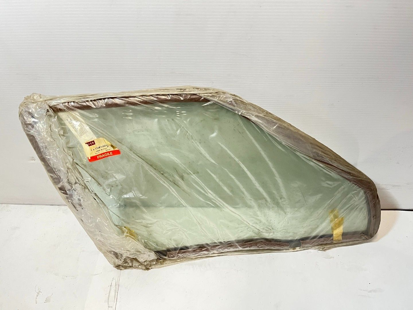 Glass assy-front door green - RH 200 400 Genuine MG Rover CUB10070