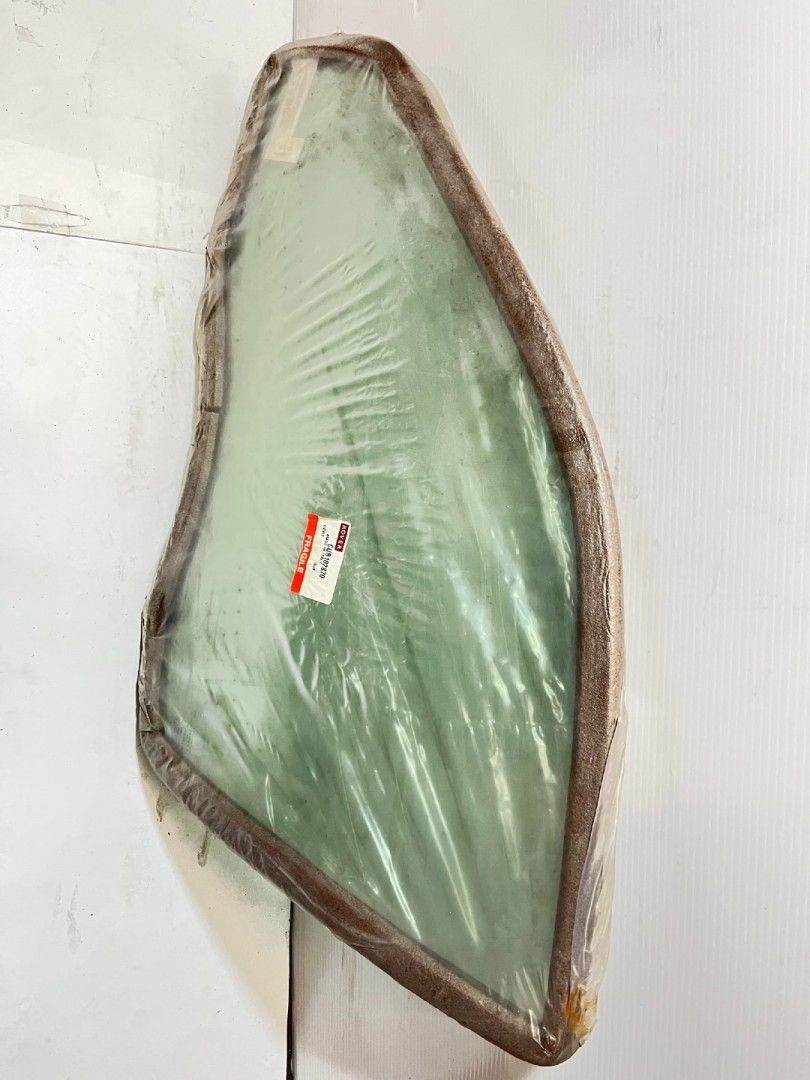 Glass assy-front door tinted - LH, Green 400 Genuine MG Rover CUB102870